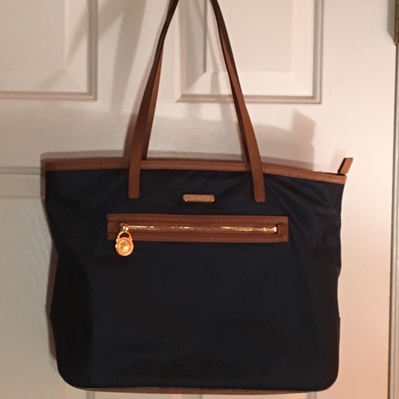 Michael Kors large Navy kempton nylon tote - Picture 2 of 8